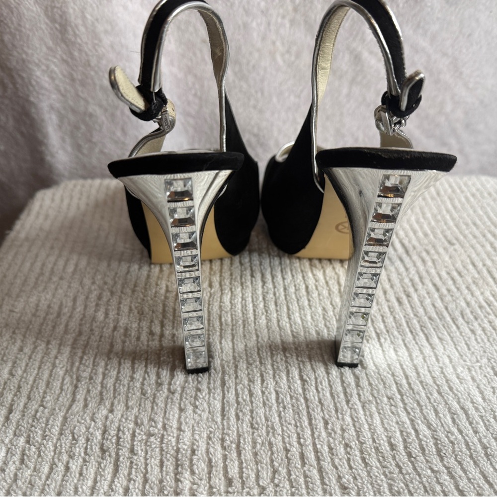 Michael Kors beautiful suede high heels!! - Picture 3 of 4